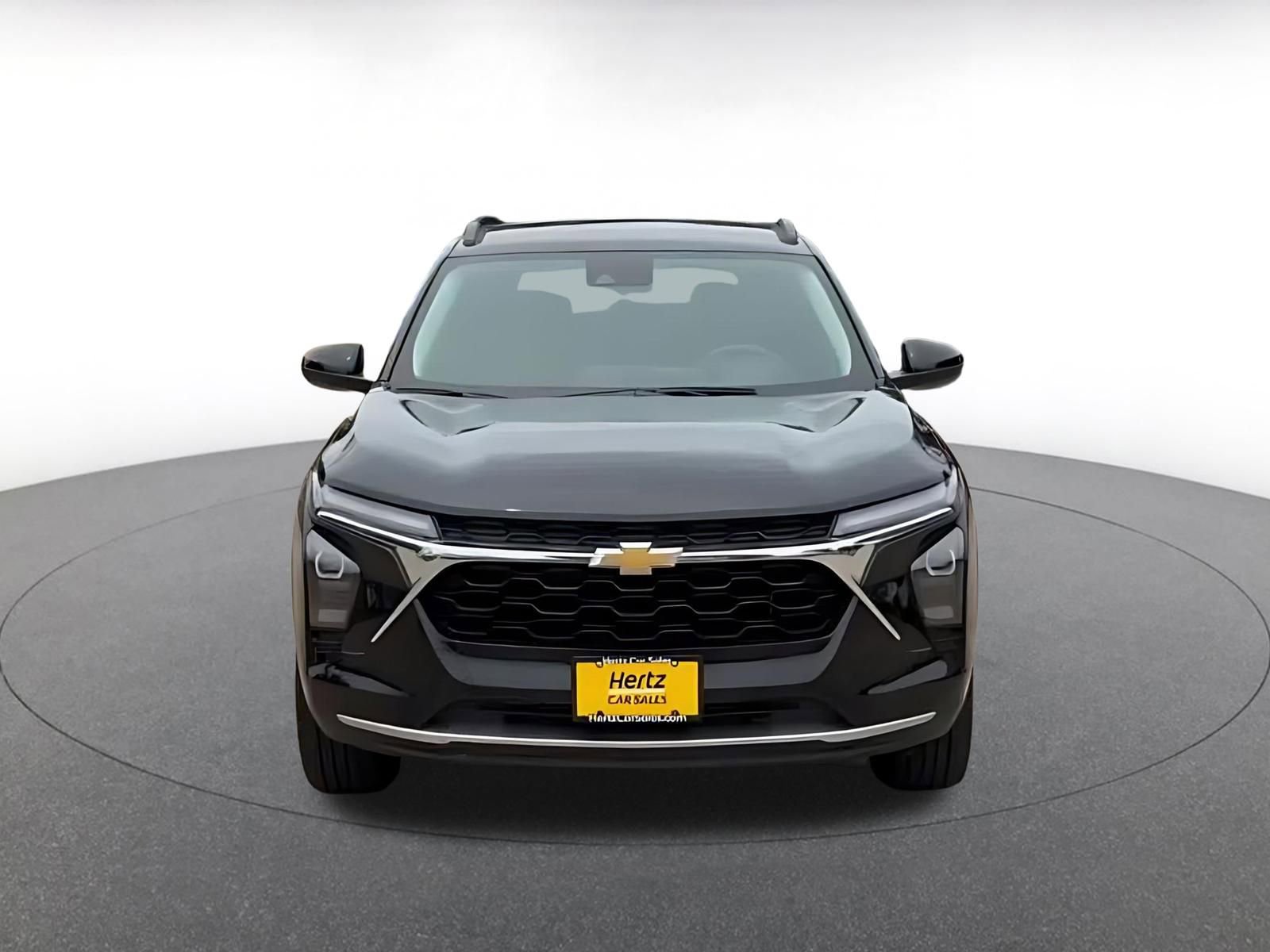 Used 2025 Chevrolet Trax LT FWD image 4