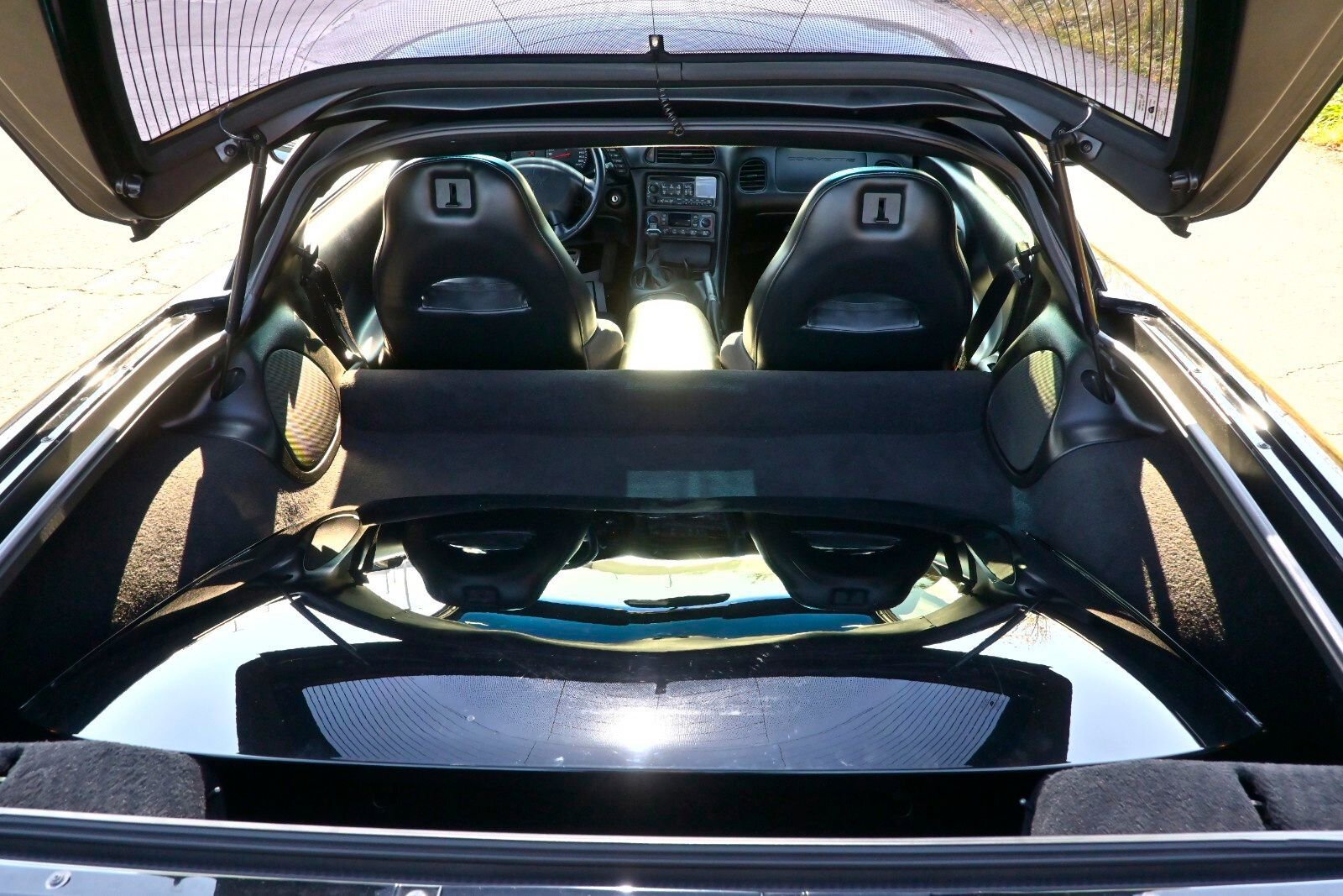 Used 2001 Chevrolet Corvette Coupe w/ Preferred Equipment Group2 image 17