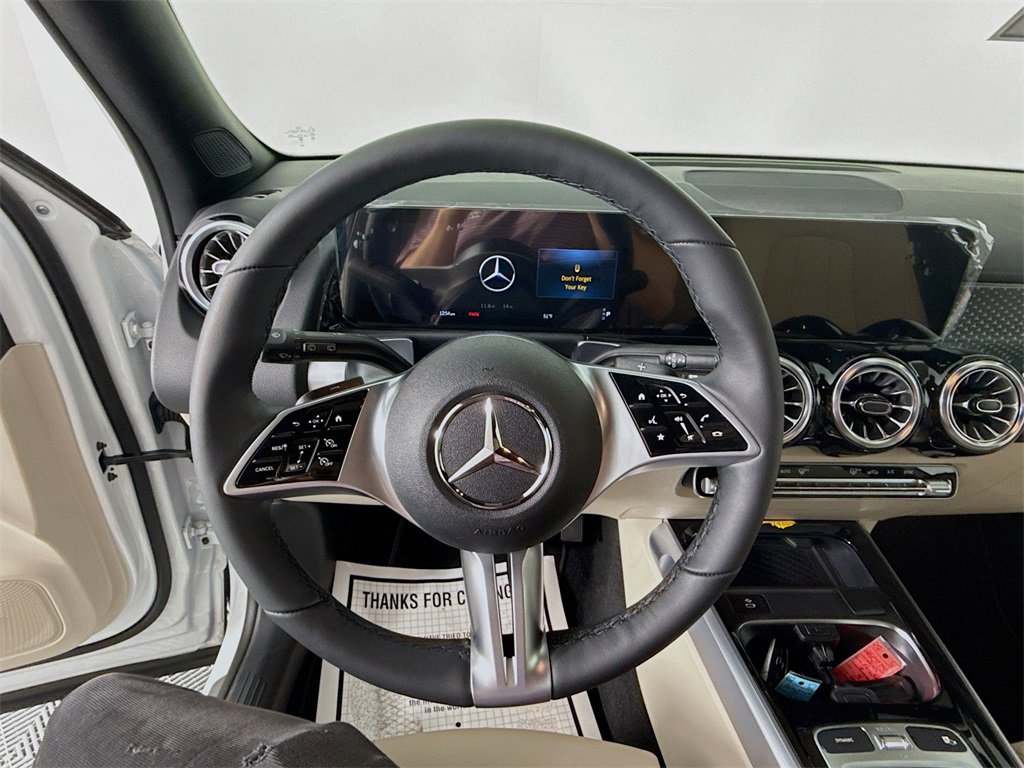 Used 2025 Mercedes-Benz GLB 250 4MATIC image 11