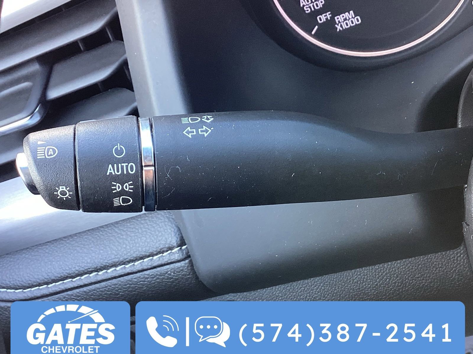 Used 2023 GMC Acadia SLE w/ Driver Convenience Package image 31