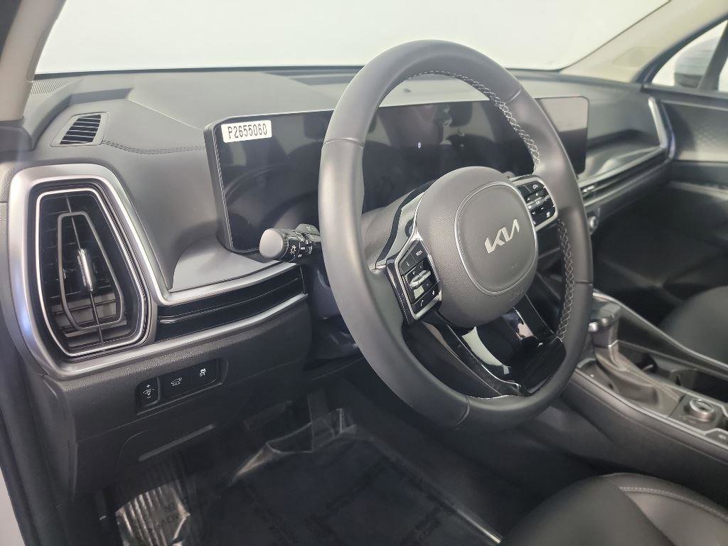 Certified 2025 Kia Sorento EX w/ Panoramic Sunroof Package image 17