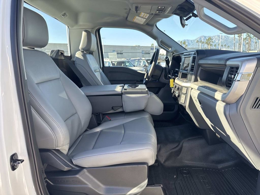 New 2026 Ford F250 XL w/ XL Chrome Package image 26