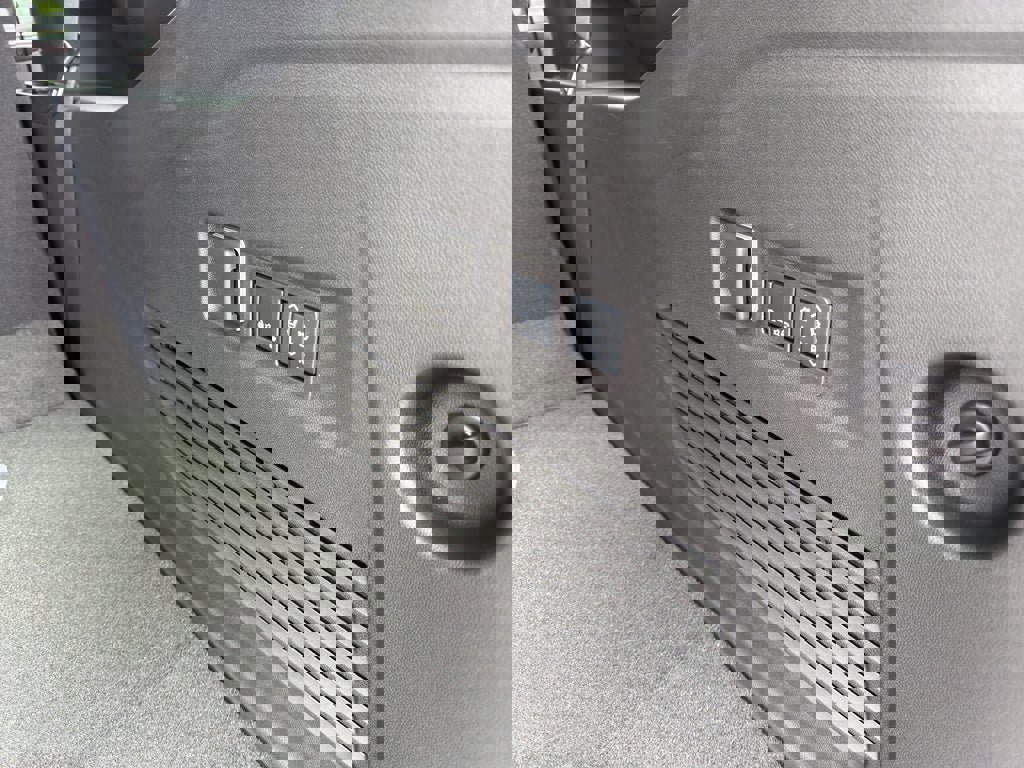 New 2026 Chevrolet Suburban LT w/ Comfort Package image 31