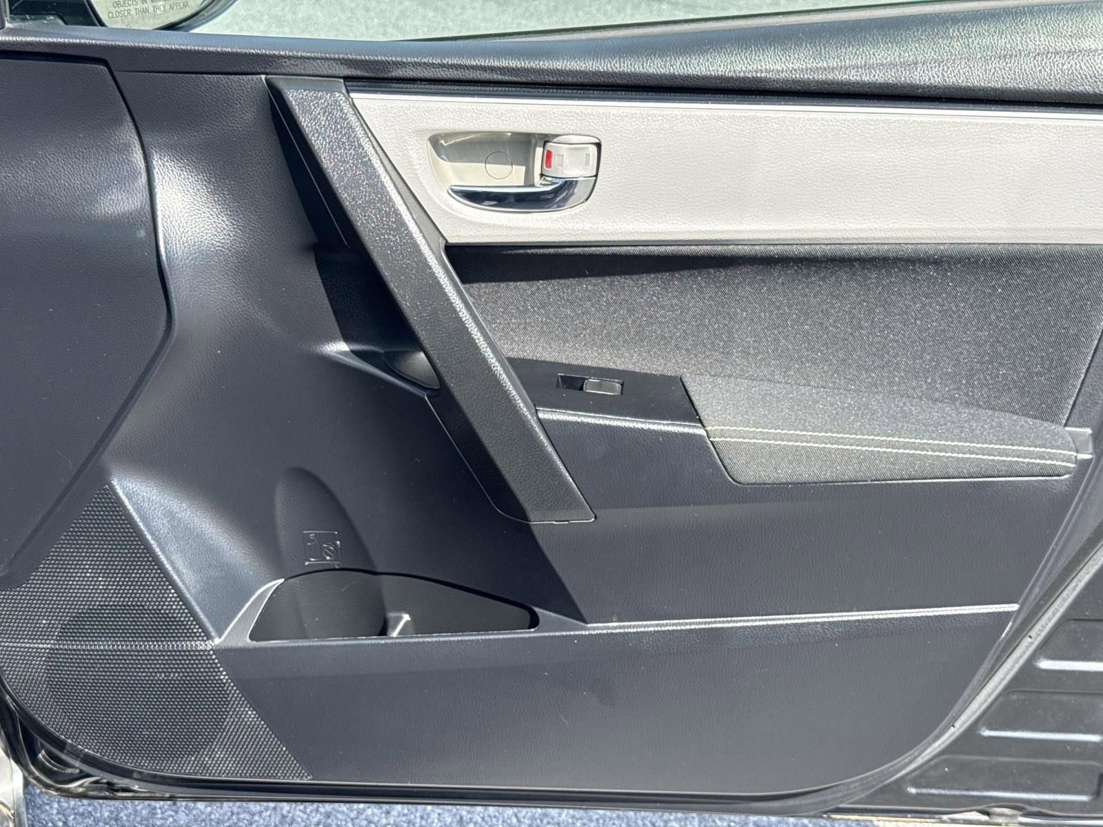 Used 2017 Toyota Corolla LE w/ Carpet Mat Package (TMS) FWD image 22