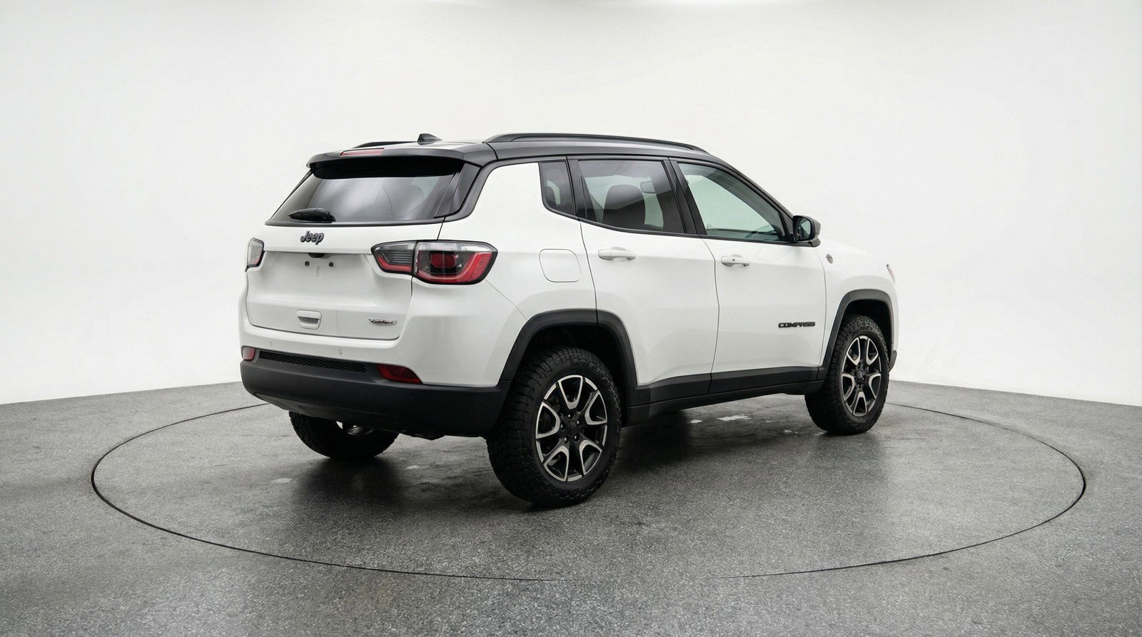 Used 2025 Jeep Compass Trailhawk image 9