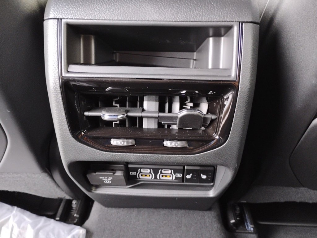 New 2025 Jeep Grand Cherokee Limited w/ Luxury Tech Group II image 18