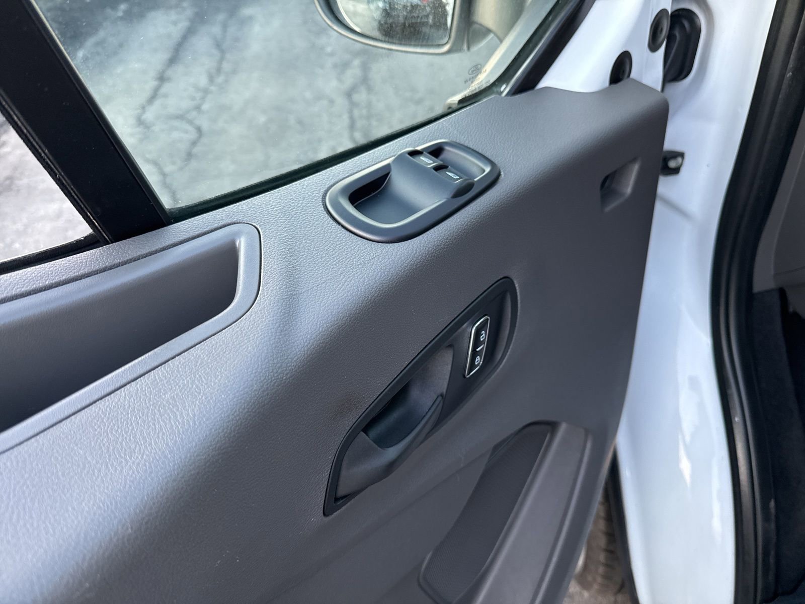 Used 2023 Ford Transit 350 XLT image 21