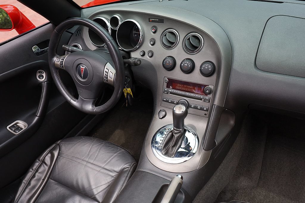 Used 2008 Pontiac Solstice GXP w/ Premium Package RWD image 36