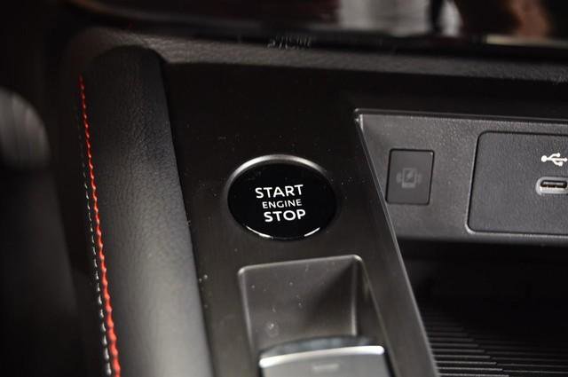 New 2025 Nissan Kicks SR image 21