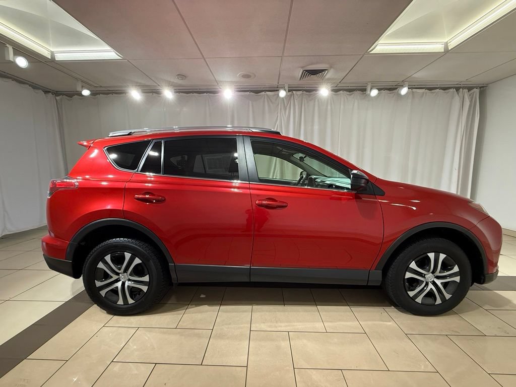 Used 2017 Toyota RAV4 LE w/ Carpet Mat Package AWD/4WD image 6