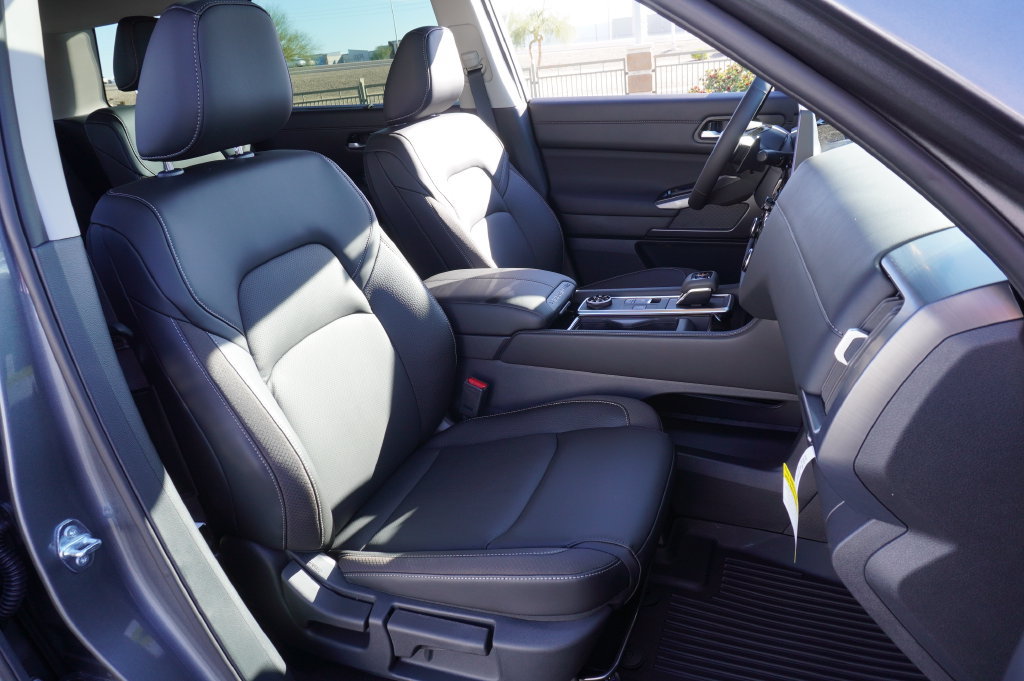 New 2026 Nissan Pathfinder SL w/ SL Premium Package AWD/4WD image 13