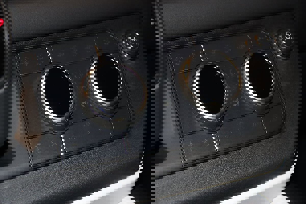 Used 2025 Land Rover Defender 110 S image 47