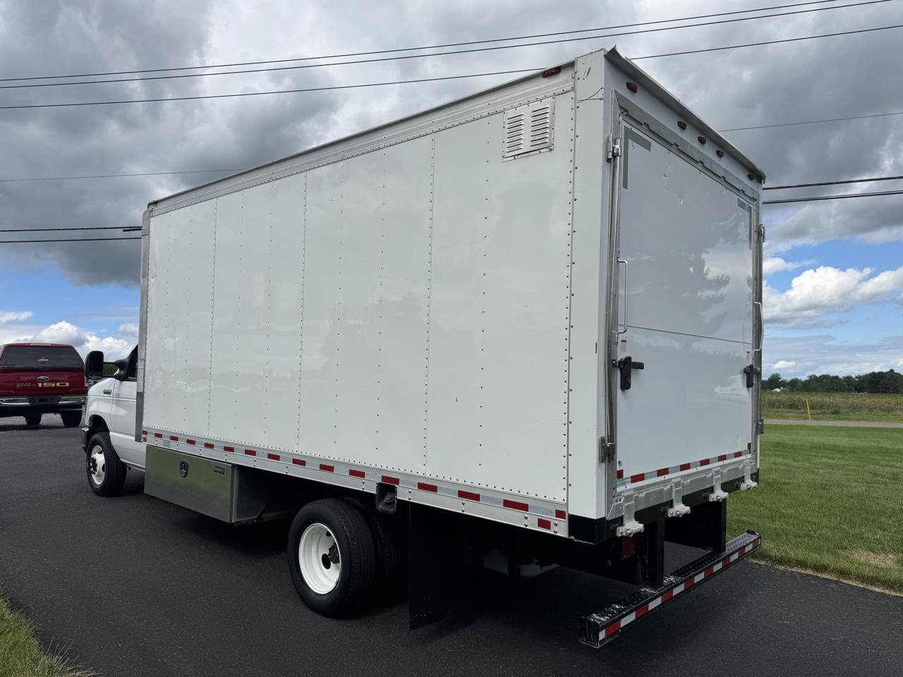 Used 2019 Ford E-450 and Econoline 450 Super Duty w/ Power Windows & Locks Group RWD image 4