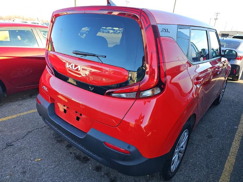 Used 2022 Kia Soul LX image 4