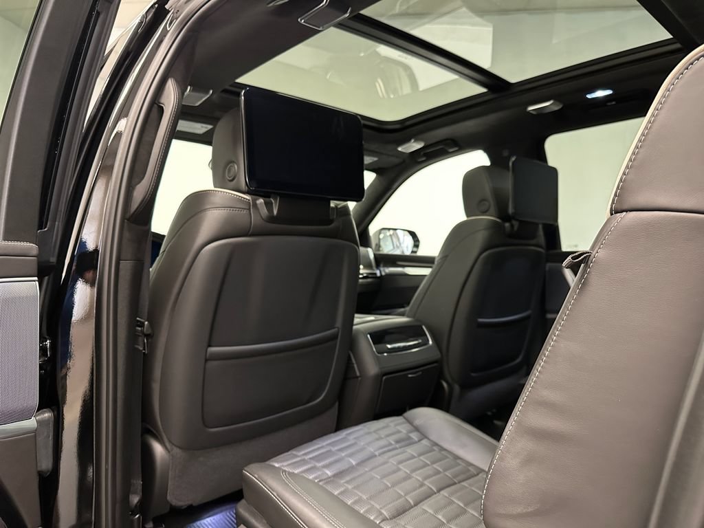 Used 2025 Cadillac Escalade ESV Sport Platinum AWD/4WD image 20