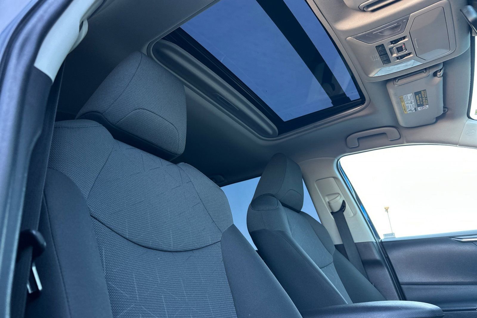 Used 2022 Toyota RAV4 XLE w/ Convenience Package image 21