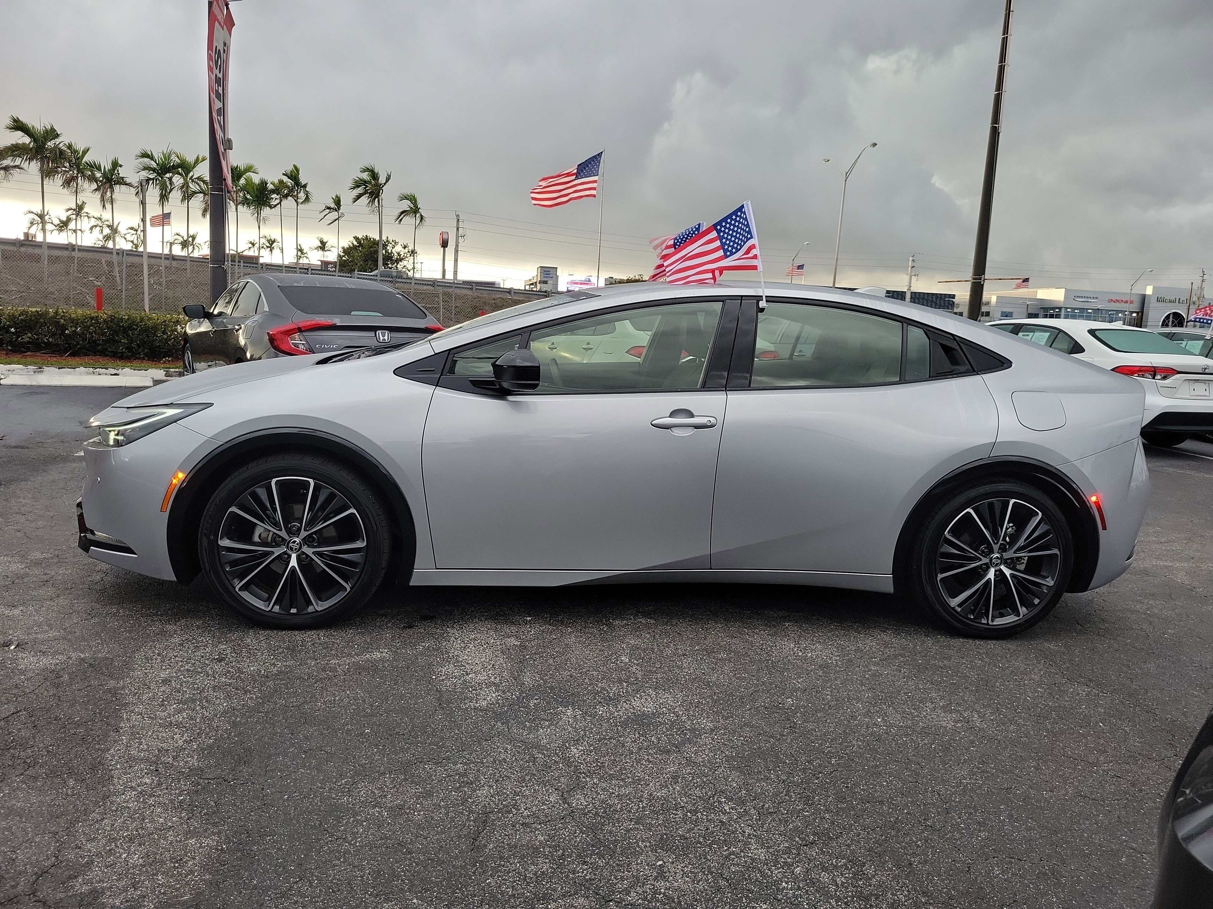 Used 2025 Toyota Prius XLE image 7