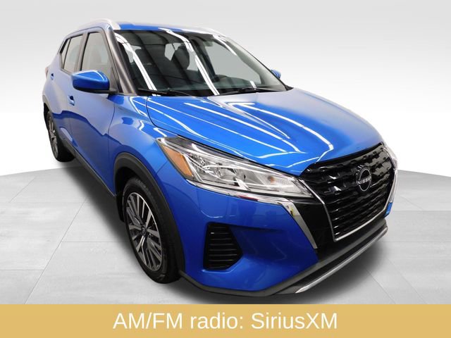 Used 2022 Nissan Kicks SV image 2