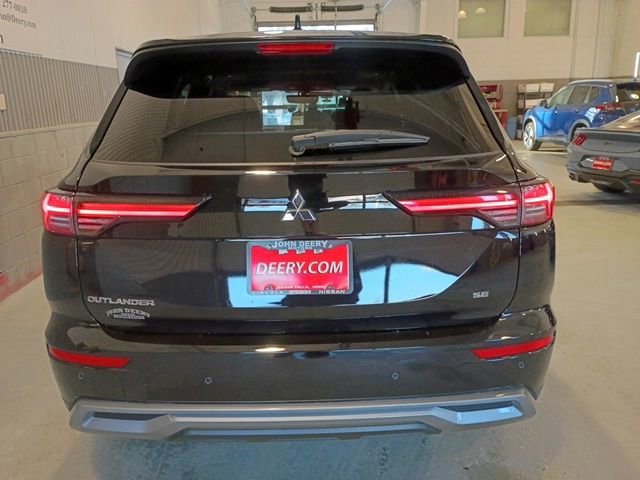 New 2026 Mitsubishi Outlander SE image 4