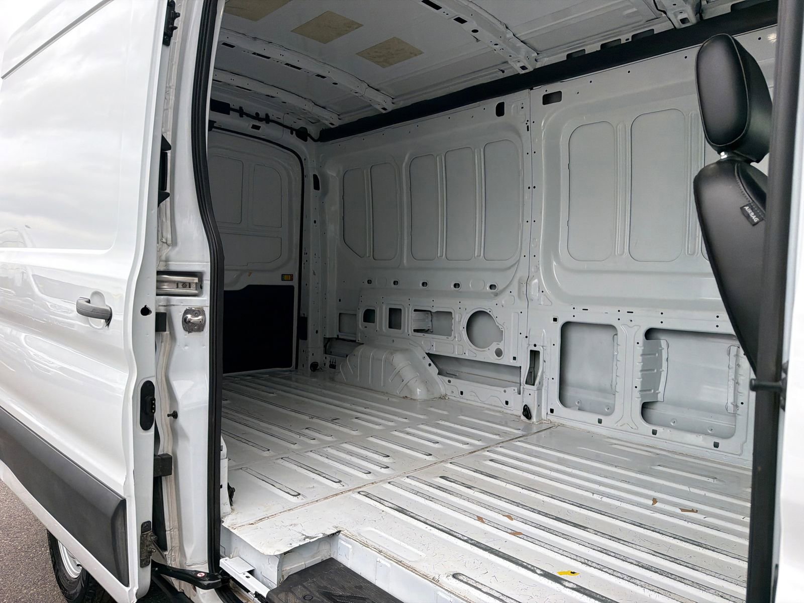 Used 2024 Ford Transit 250 148 Medium Roof RWD image 10