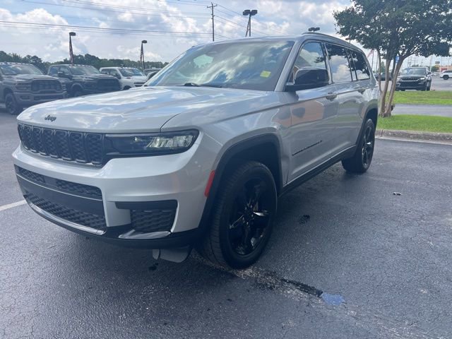 Used 2023 Jeep Grand Cherokee L Laredo AWD/4WD image 4