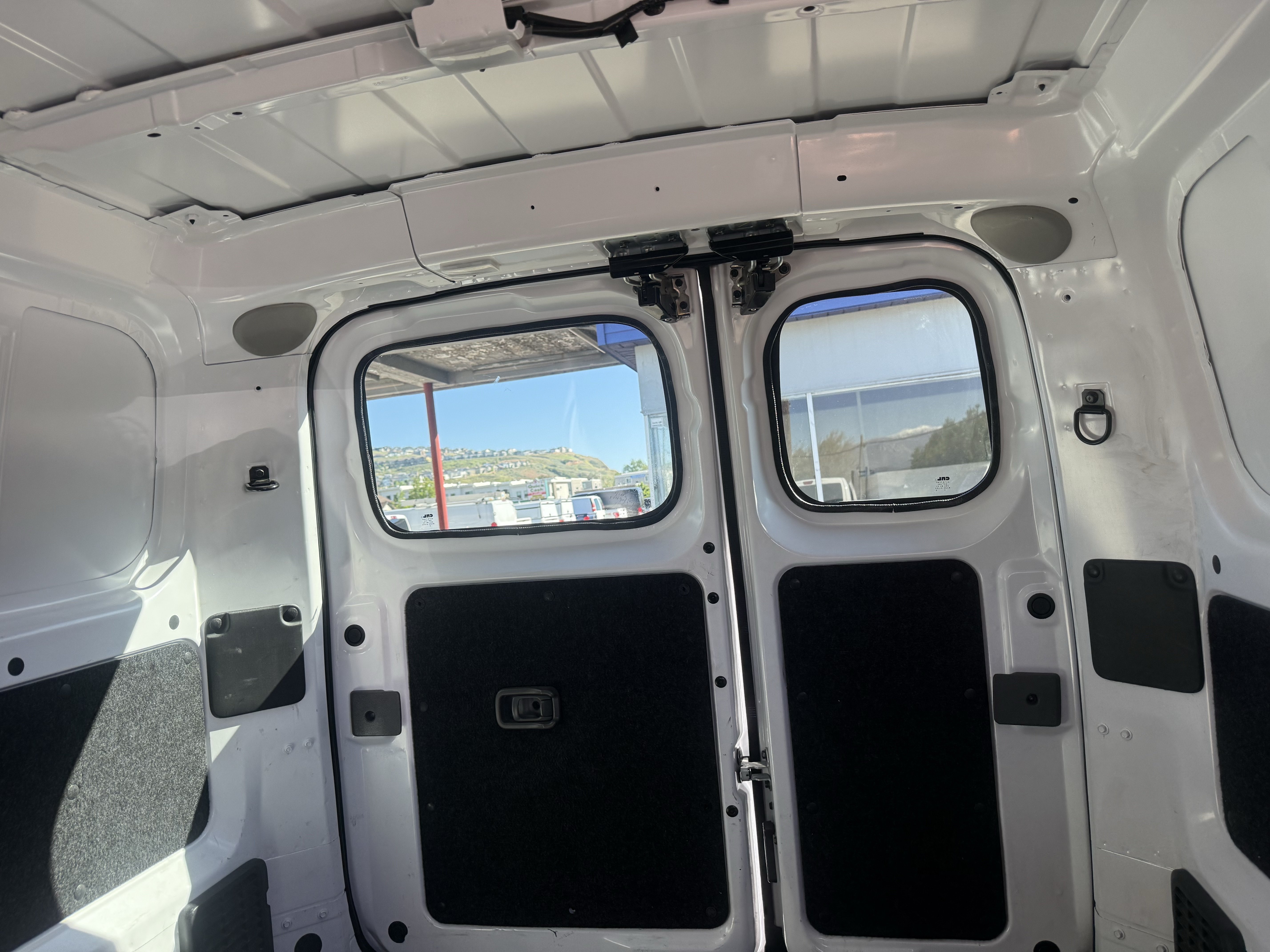 Used 2020 Nissan NV200 S FWD image 25