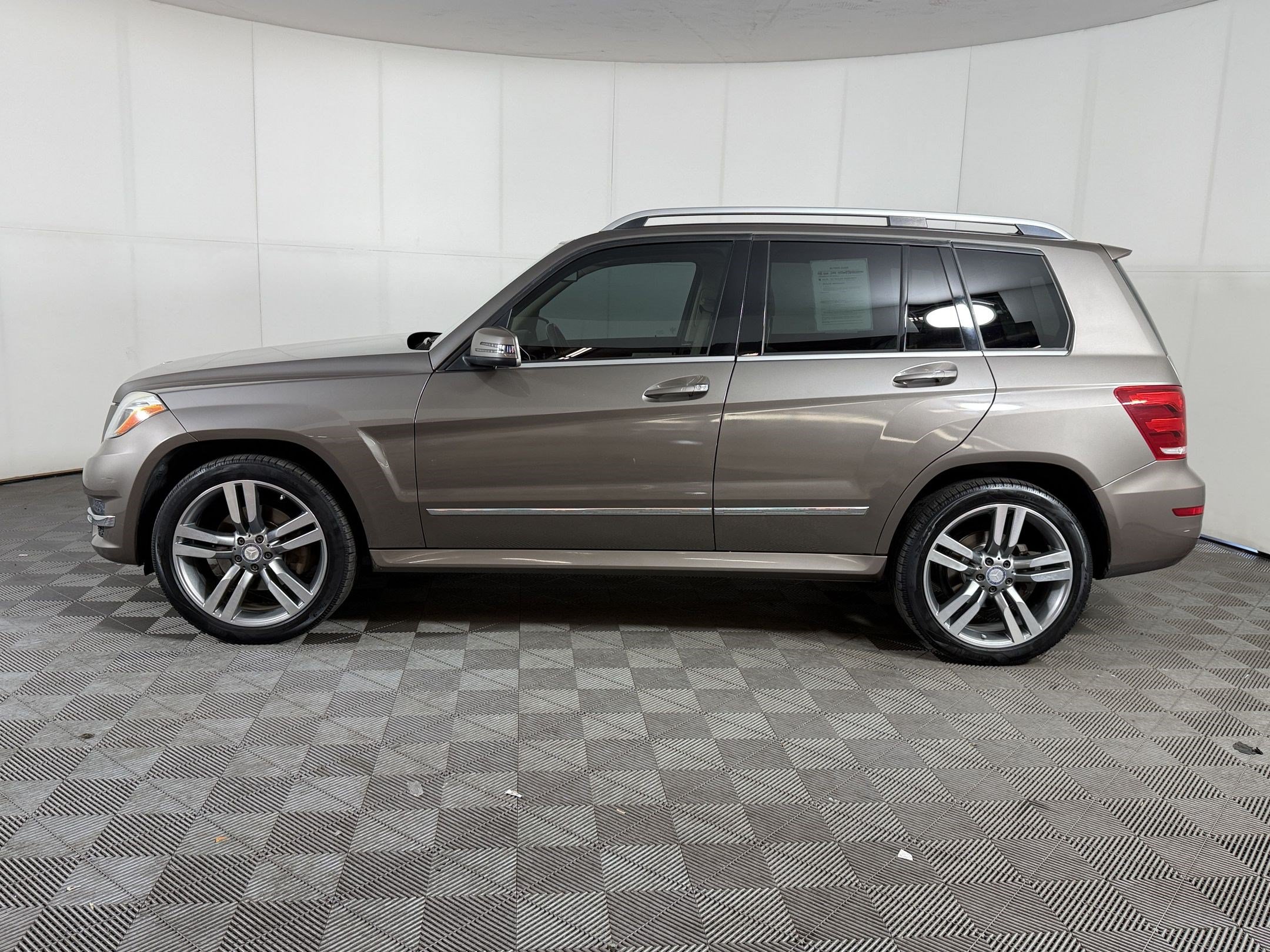Used 2014 Mercedes-Benz GLK 350 4MATIC image 2