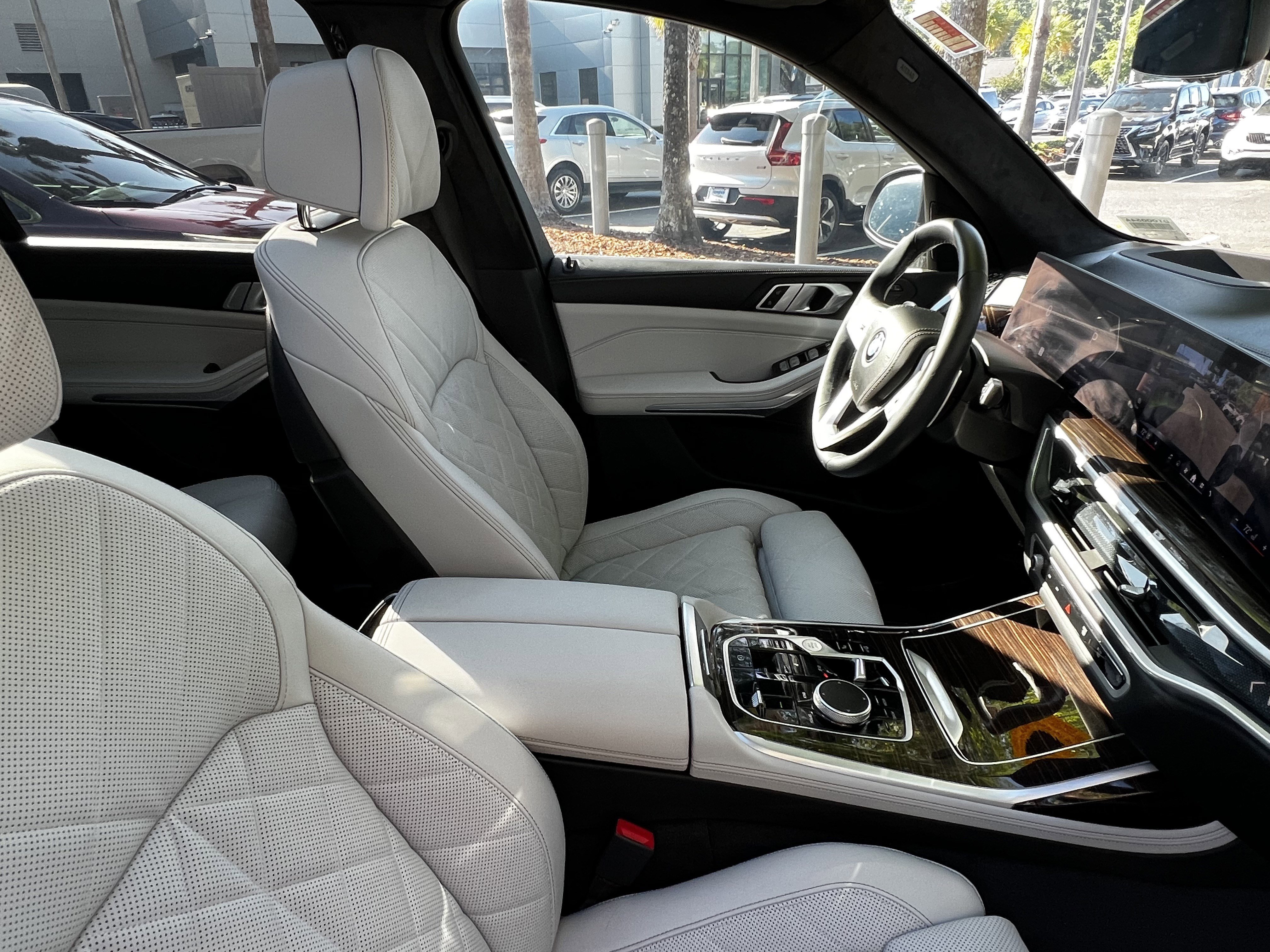 Used 2024 BMW X7 xDrive40i w/ Parking Assistance Package image 47