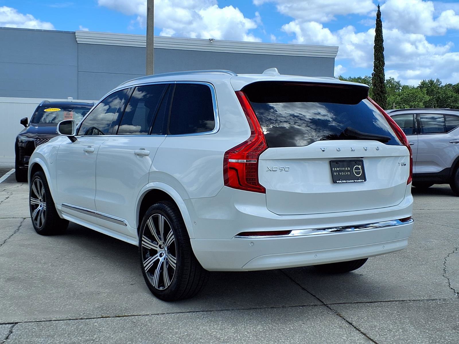 Certified 2025 Volvo XC90 T8 Plus w/ Protection Package Premier AWD/4WD image 5