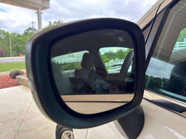 Used 2023 Chrysler Pacifica Touring FWD image 37
