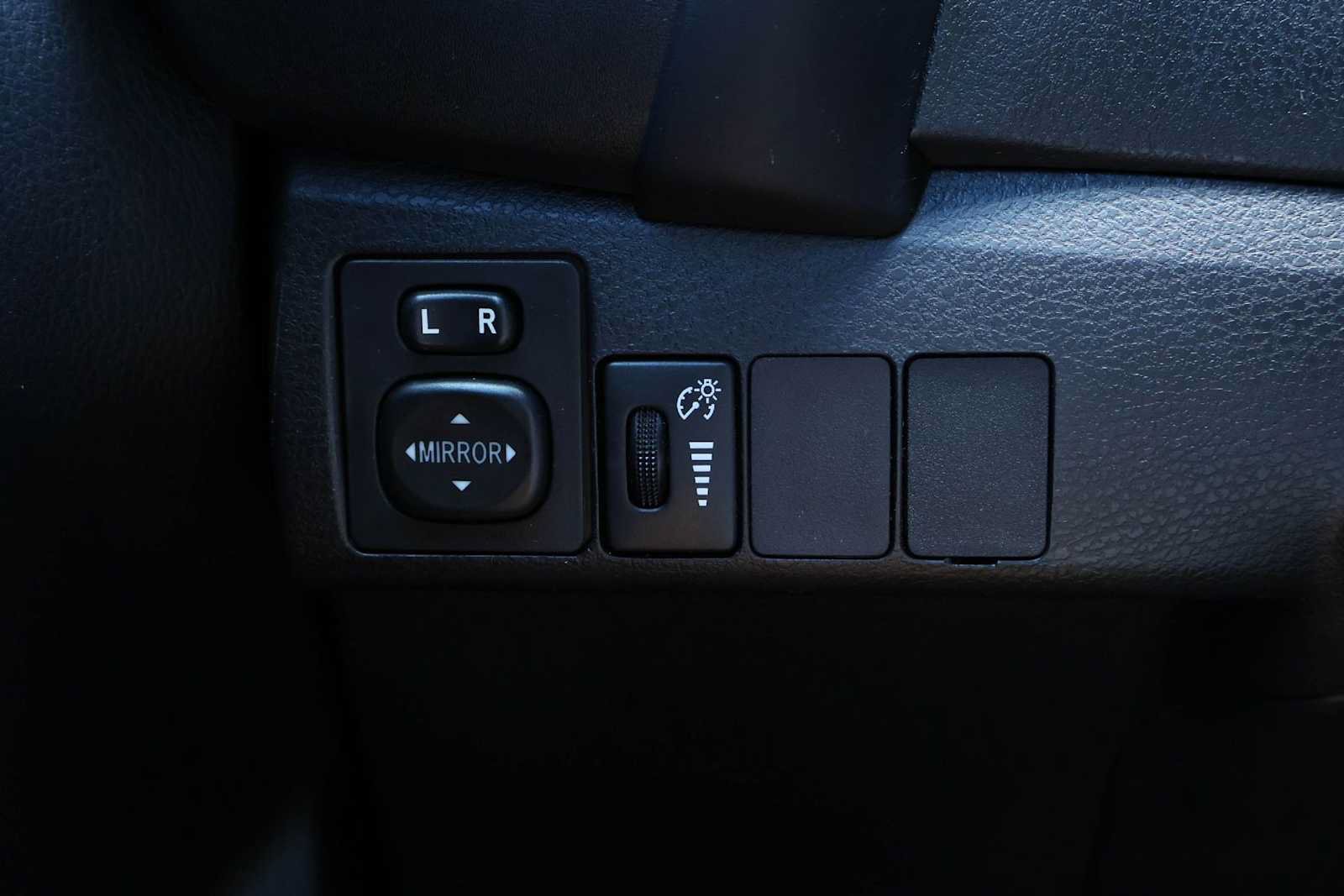 Used 2018 Toyota Corolla L FWD image 26
