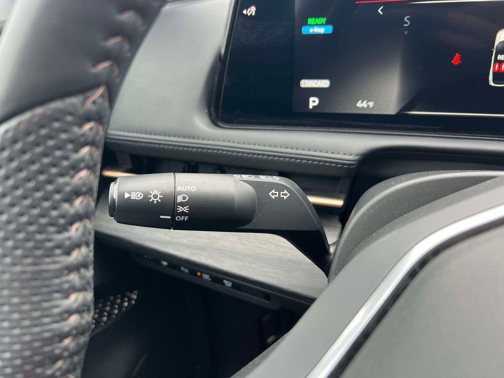 Used 2024 Nissan Ariya FWD image 25