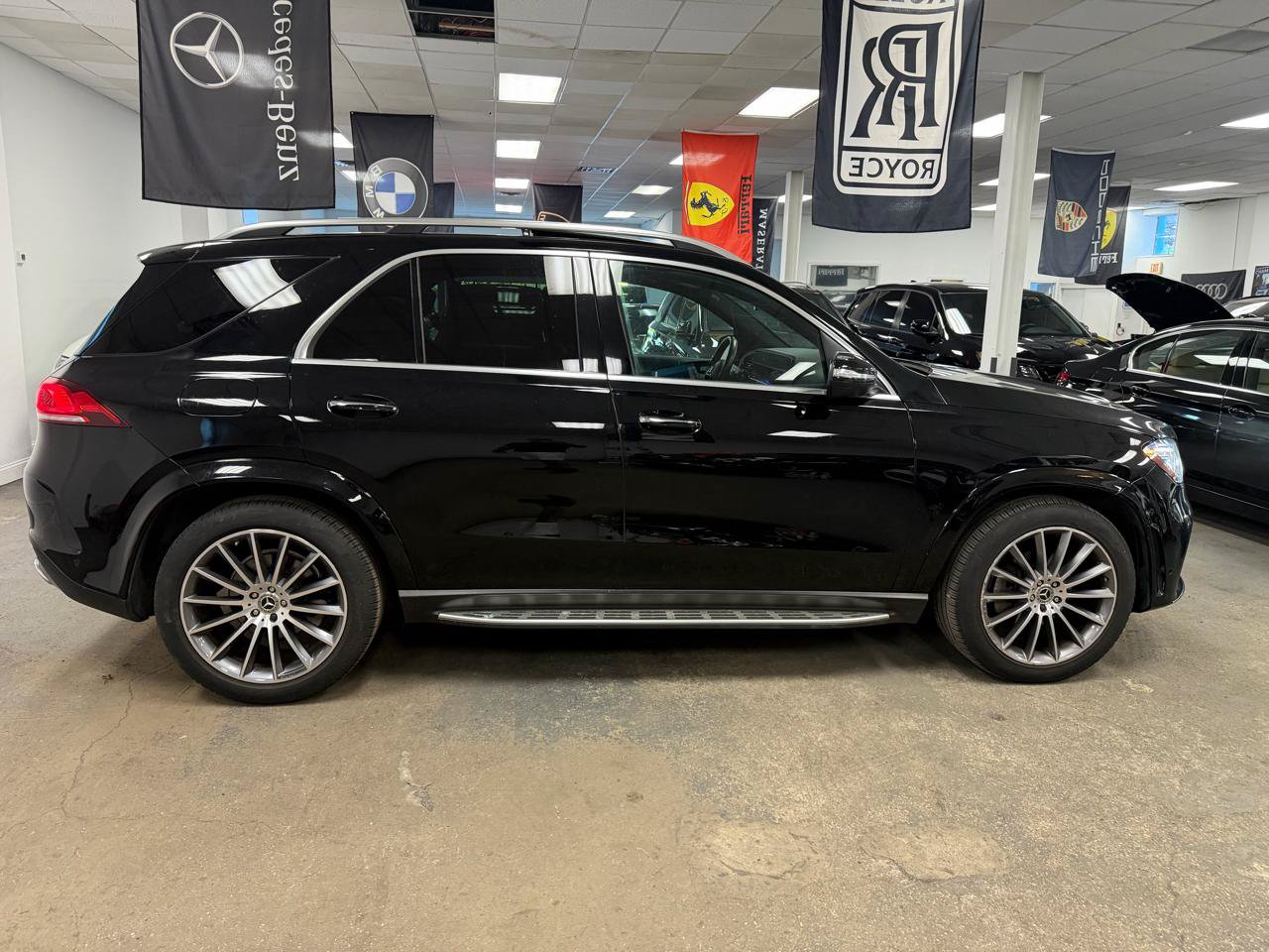 Used 2022 Mercedes-Benz GLE 350 4MATIC w/ AMG Line Exterior image 6