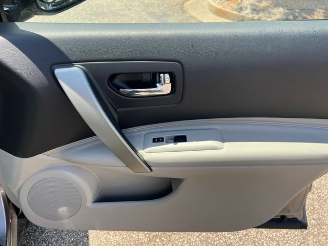 Used 2011 Nissan Rogue SV w/ SL Pkg FWD image 17