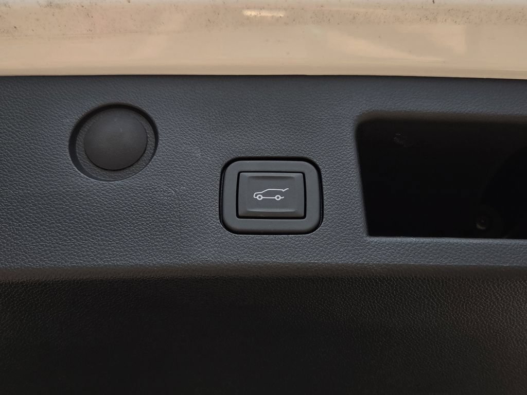 Used 2025 Chevrolet Equinox LT w/ Convenience Package II FWD image 27