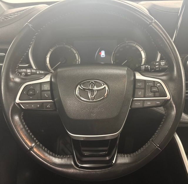 Used 2023 Toyota Highlander XSE FWD image 26