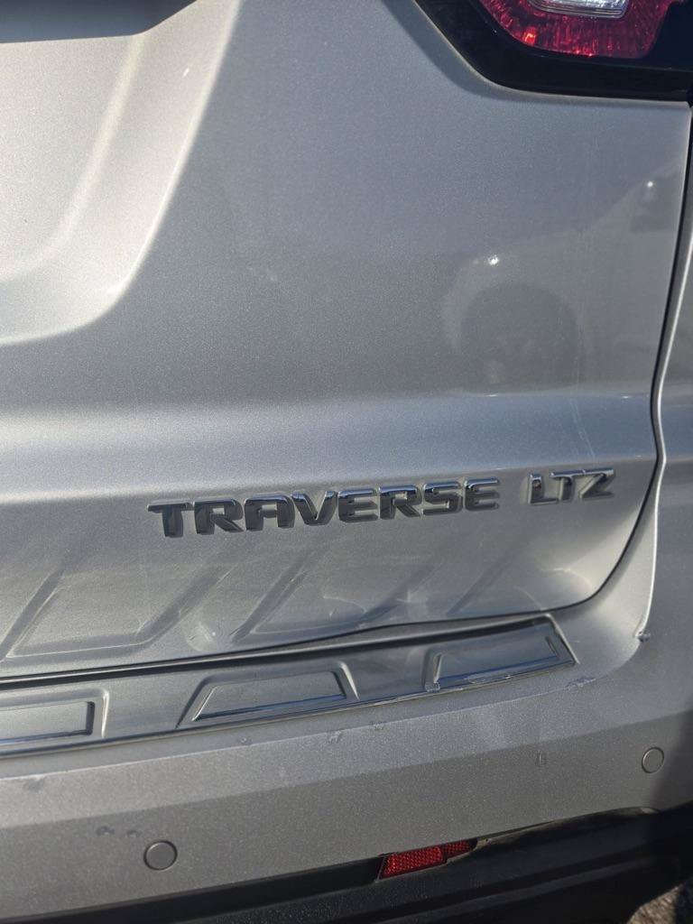 Used 2016 Chevrolet Traverse LTZ FWD image 18