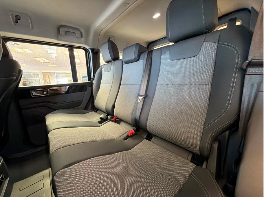 Used 2025 INEOS Grenadier Station Wagon AWD/4WD image 51