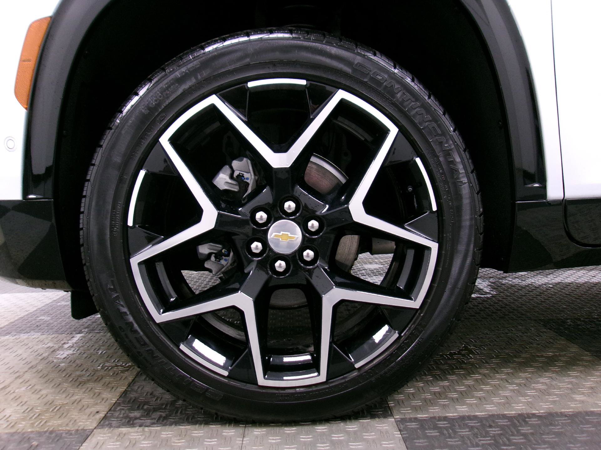 New 2026 Chevrolet Traverse High Country w/ LPO, Floor Liner Package image 18