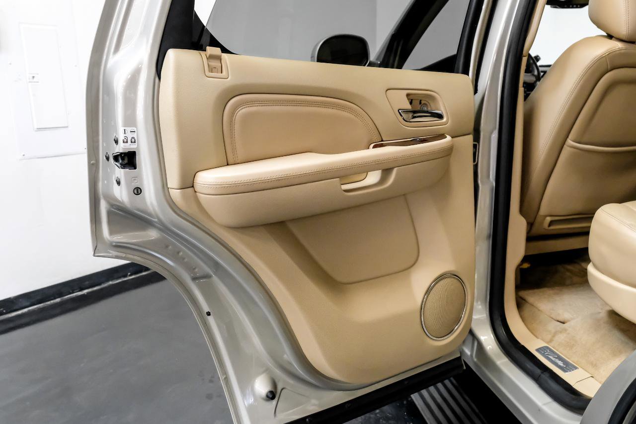 Used 2014 Cadillac Escalade Premium image 36