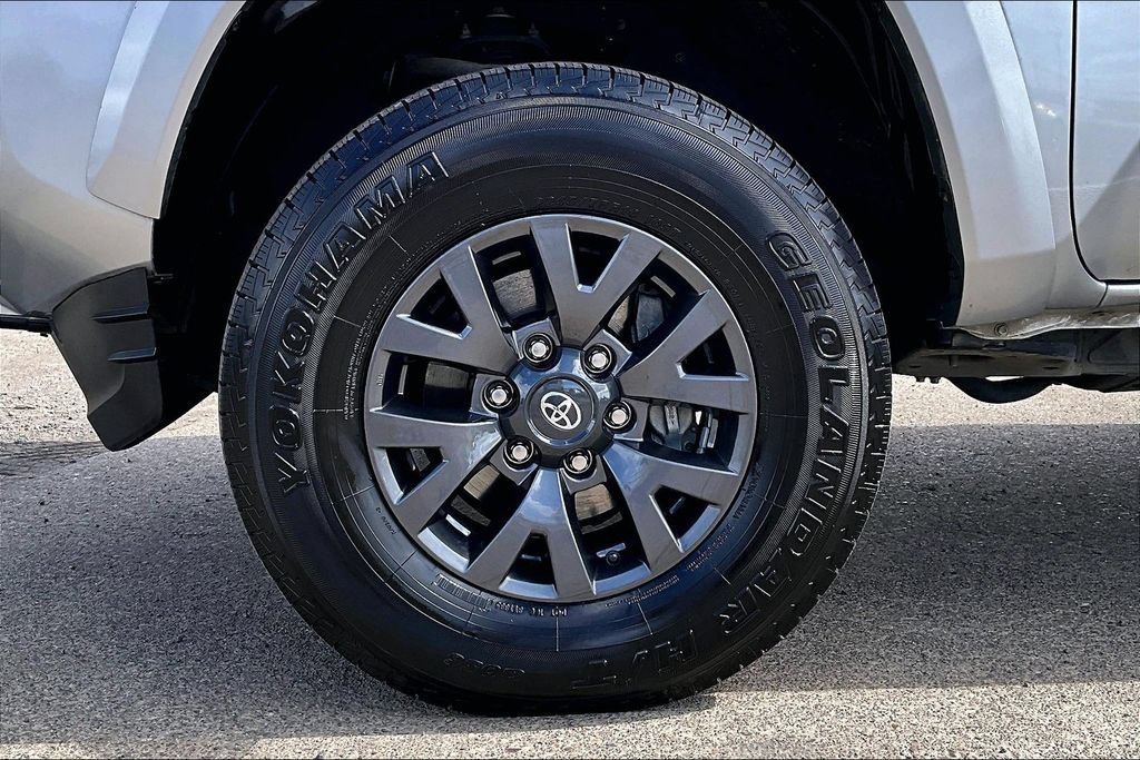 Used 2023 Toyota Tacoma SR5 RWD image 12