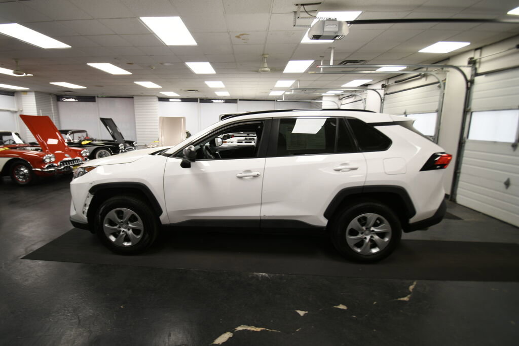 Used 2021 Toyota RAV4 LE w/ Carpet Mat Package (TMS) AWD/4WD image 4