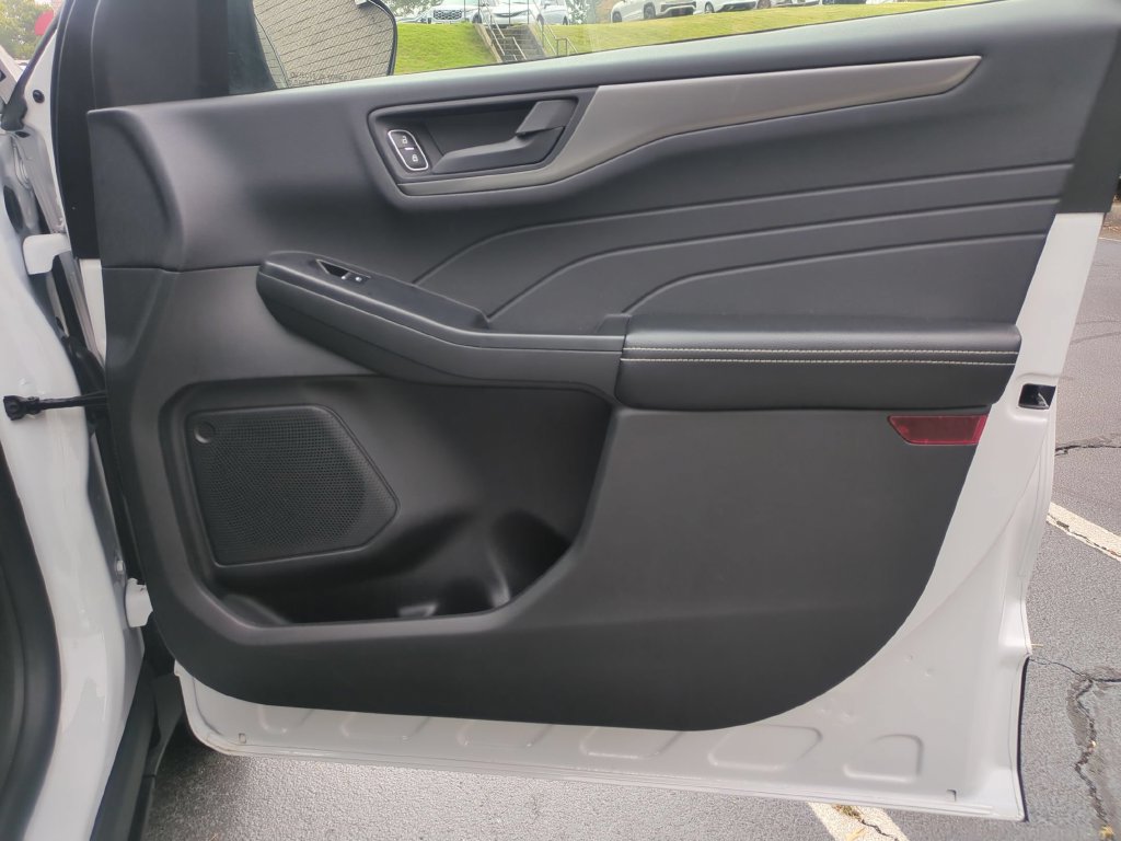Used 2025 Ford Escape Active AWD/4WD image 29