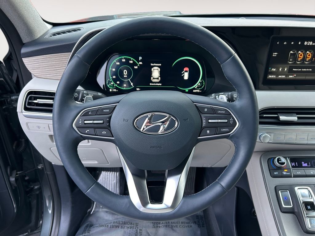 Certified 2022 Hyundai Palisade Limited w/ Winter Package image 15