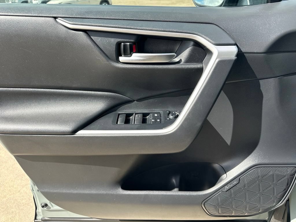 Used 2019 Toyota RAV4 XLE w/ Convenience Package AWD/4WD image 18
