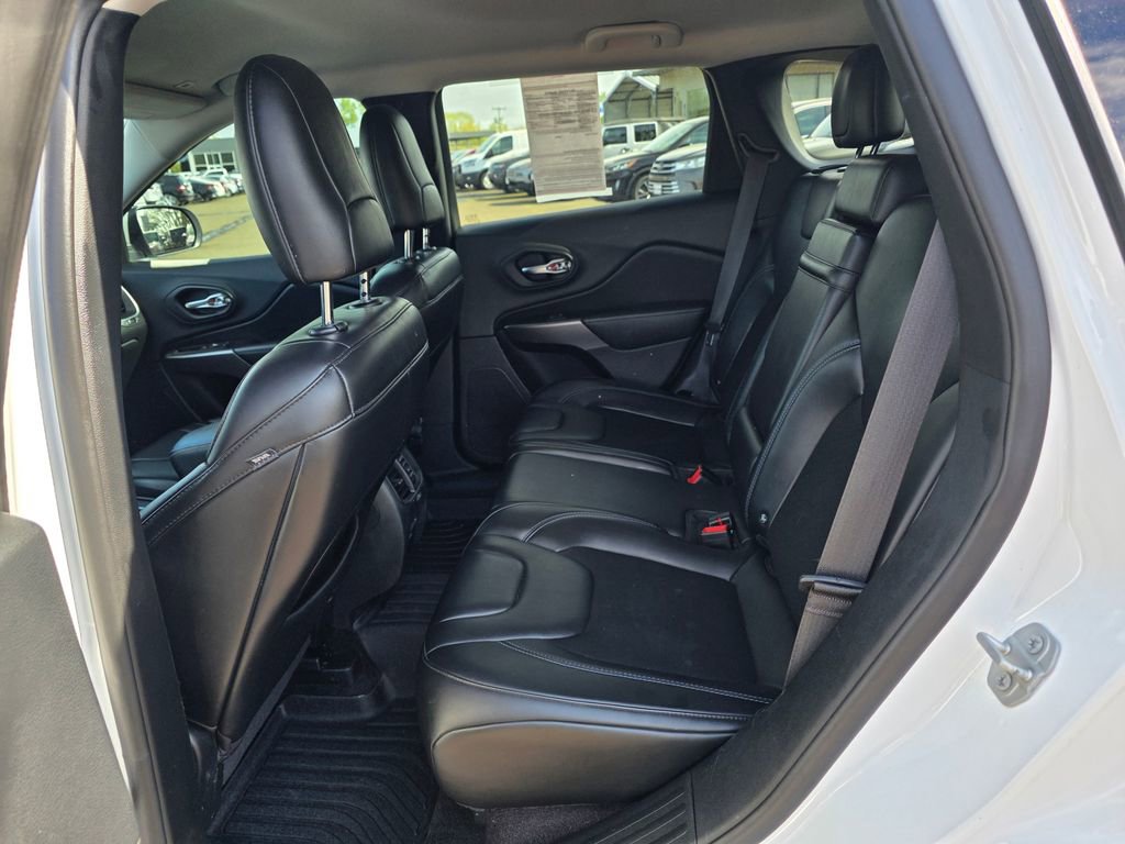 Used 2019 Jeep Cherokee Latitude Plus image 11