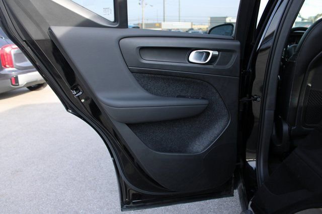 Used 2025 Volvo XC40 B5 Plus image 32