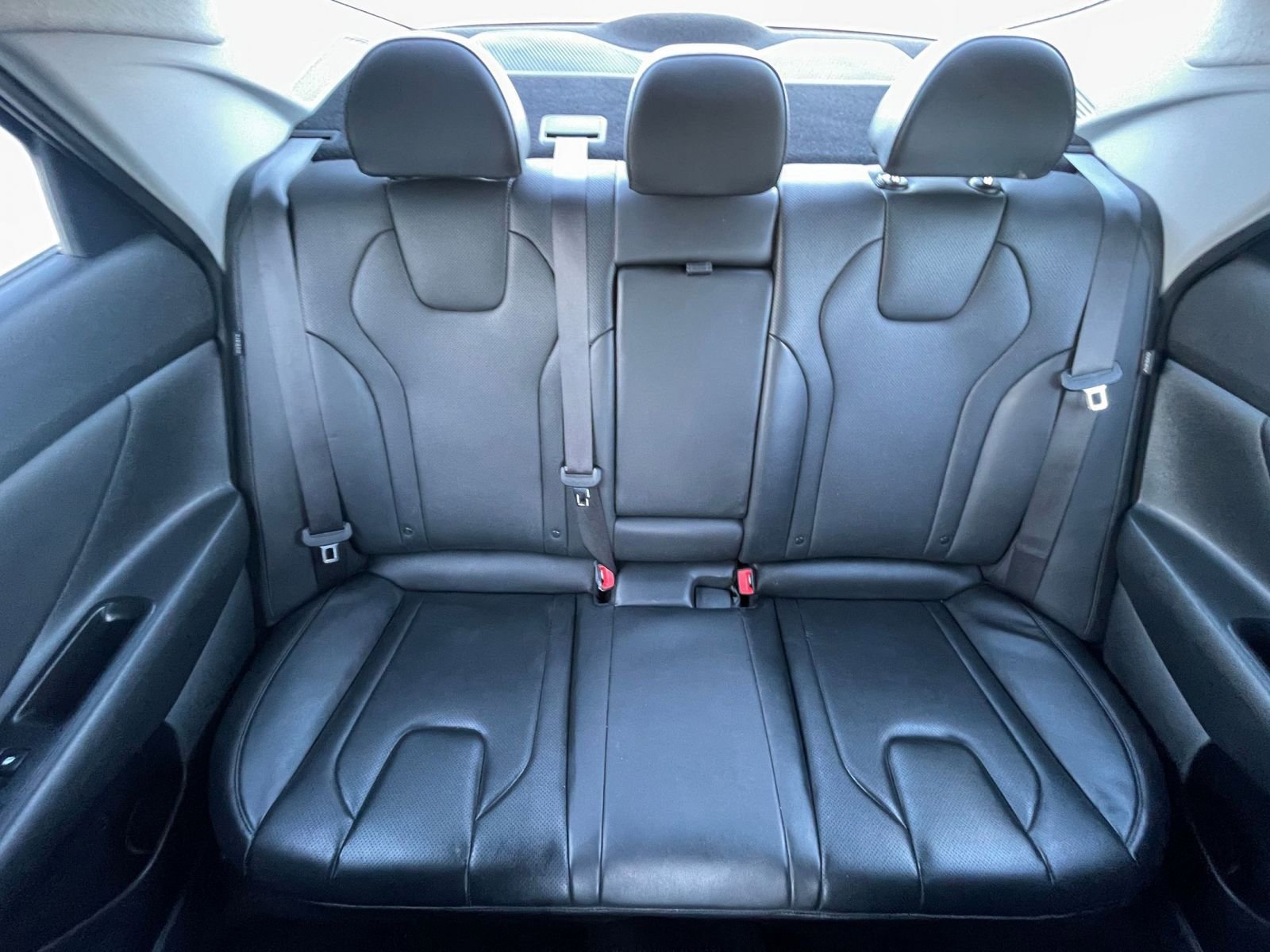 Used 2025 Hyundai Elantra Limited image 40