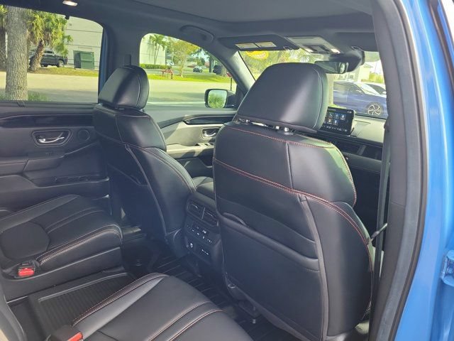 Certified 2025 Honda Pilot TrailSport image 3