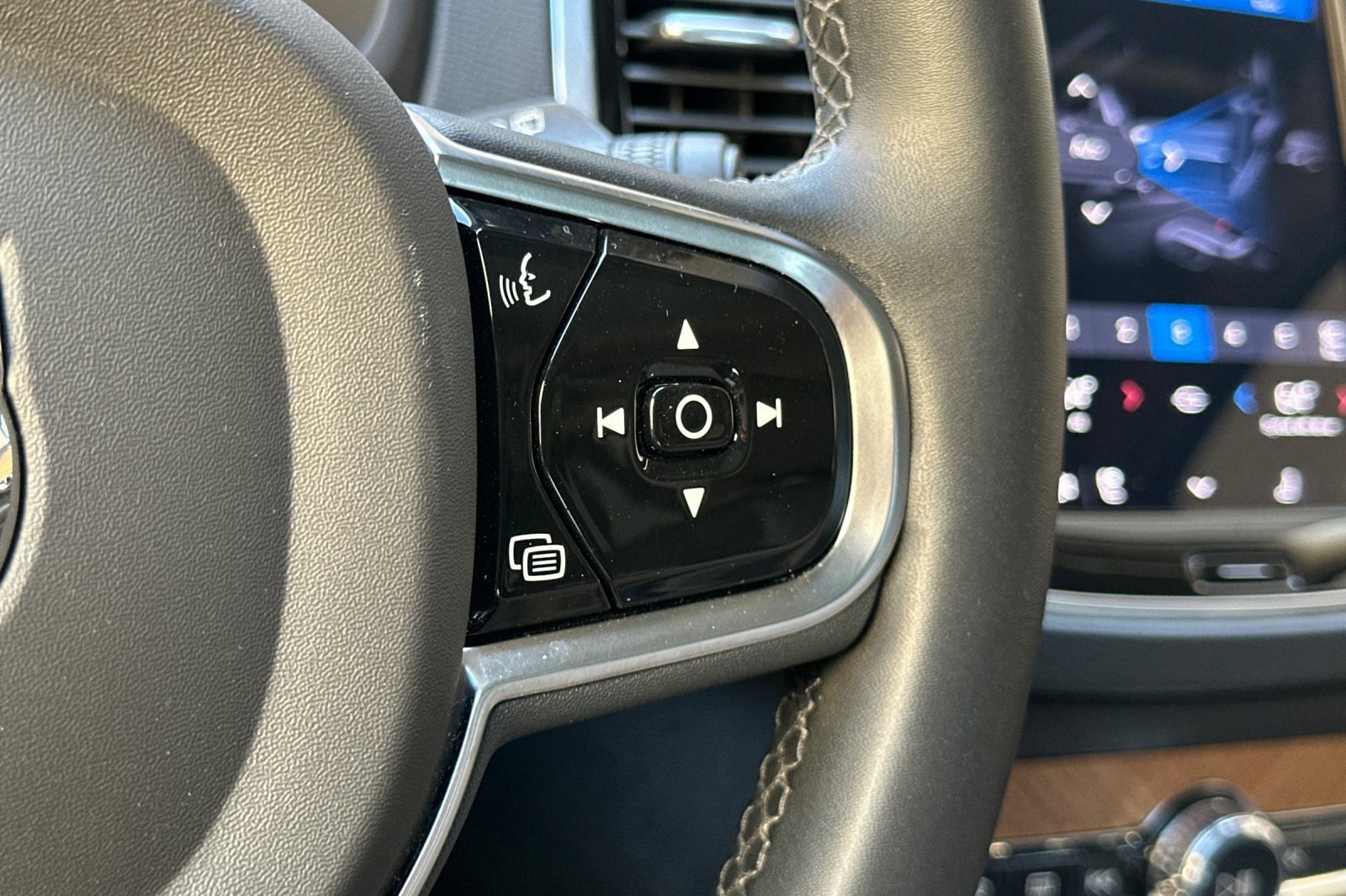 Used 2023 Volvo XC90 T8 Plus w/ Protection Package Premier image 29